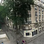 Beautiful And Bright Appartement In Montmartre